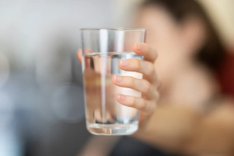 サウナの合間にも水分補給を